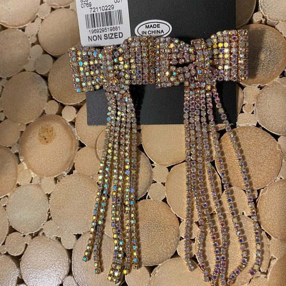 Rhinestone bow shaped earrings - Picture 2 of 4